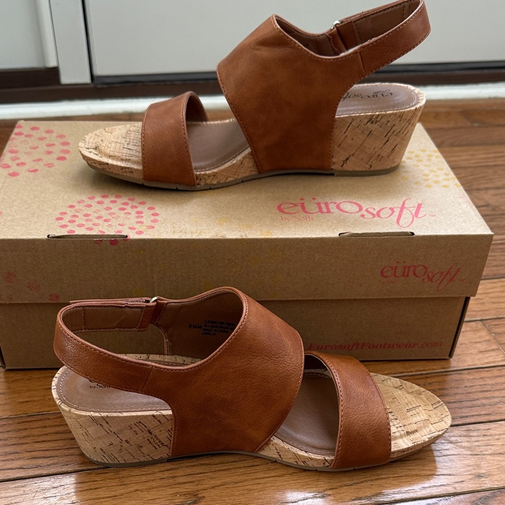 Euro soft women’s sandal, brown, size 8.5